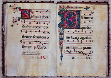 Biblioteca Piccolomini: libro del coro, cod.12.N, ff. 92v-93r con "Iniziale fogliata"