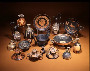 Gruppo di ceramiche etrusche e Gnathia