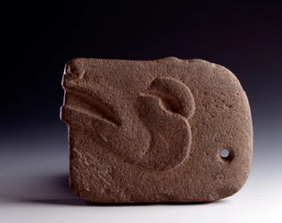 Arte precolombiana, civiltà maya, periodo classico: ascia zoomorfa in pietra scolpita raffigurante la testa di un cervo. Dimensioni: 26,5 x larghezza 19,5 cm. Guatemala, Museo nazionale di archeologia ed etnologia