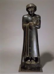 Statua di Gudea, Principe di Lagash, neo-sumerica, da Telloh, antica Girsu, c.2130 a.C. (diorite)