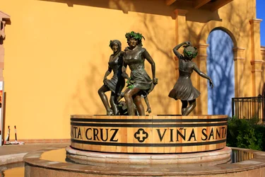 Statue, Vina Santa Cruz