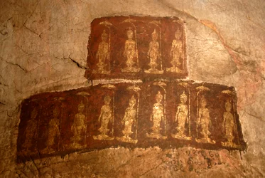 Buddhismo Theravada; antica pittura murale; Buddha Shakyamuni in piedi; Mudra; Varada; gesto di concessione dei desideri; grotta di Tham Pa; a Nong Thang; provincia di Xieng Khouang; Laos; Sud-est asiatico; Asia