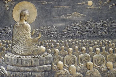 Tempio buddista Tinh Xa Ngoc Chau, La vita del Buddha, Siddhartha Gautama, Buddha con discepoli, insegnamento, Il Buddha esortò i suoi primi sessanta discepoli Arahant a partire in diverse direzioni per predicare la Dottrina, Chau Doc, Vietnam, 2018 (foto)