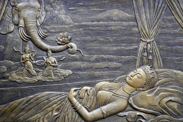 La vita del Buddha, Siddhartha Gautama, La madre del Buddha Maya sogna l