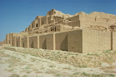 Vista da sud dello Ziggurat, costruito dal re elamita Untash-Gal (c.1265-46 a.C.)