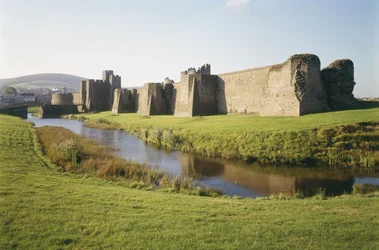 Veduta del Castello di Caerphilly, Glamorgan, Galles, costruito 1268-77