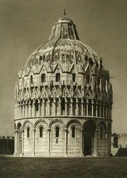 Veduta del Battistero di Pisa