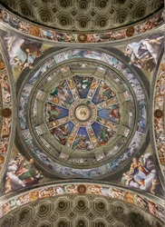 Vista della cupola del transetto e dei pannelli con affreschi di Giovanni Antonio de Sacchis e Bernardino Gatti, Santuario della Madonna della Campagna, Piacenza, Emilia-Romagna, Italia