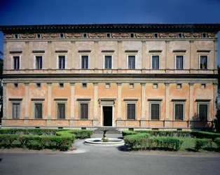 Veduta della facciata, progettata da Baldassarre Peruzzi (1481-1536) 1506