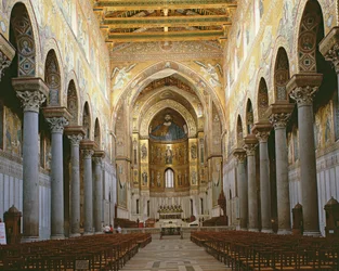 Vista della navata della Cattedrale di Monreale, Sicilia