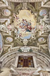 Vista della volta con affresco della Sala dei Teatini, Chiesa di San Vincenzo, Piacenza, Emilia-Romagna, Italia (foto)