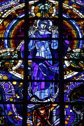 Vetrata della Vergine Maria nella chiesa di Notre-Dame-de-la-Trinité di Louis Barillet & Jean Le Chevallier, Blois, Francia