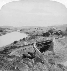 Ponte Pom-pom e stazione telegrafica del quartier generale boero, fiume Tugela, Natal, Sudafrica, 1901