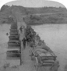 Ponte di barche sul fiume Modder, Guerra Boera, Sudafrica, 1900