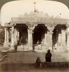 Superbi templi di marmo a Dilwarra, su Abu, la montagna sacra dei Jainisti, India, 1903