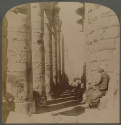 La famosa colonnata della grande Sala Ipostila nel Tempio di Karnak, Tebe, Egitto