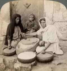 Donne che macinano al mulino, Palestina, 1900