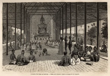 Cerimonia di ordinazione di monaci buddhisti in un tempio nei pressi di Angkor, Cambogia. Incisione per illustrare il viaggio di esplorazione in Indocina di Francis Garnier, tenente di vascello, nel 1866-1868, pubblicata in «Le Tour du monde» nel