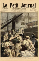 Armamenti a Tolone degli incrociatori Dupetit-Thouars e Laperouse, e imbarco di 15.000 truppe, per una spedizione in Madagascar, per decisione di Theophile Delcasse (1852-1923) ministro coloniale. Incisione in “Le petit journal” 29/10/1894. Collezione Selv