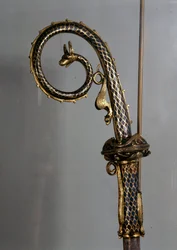 Bastone episcopale in oro e smalto (dettaglio)