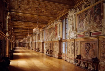 Galleria Francesco I al castello di Fontainebleau: lavori in legno e pitture murali realizzati nel 16° secolo