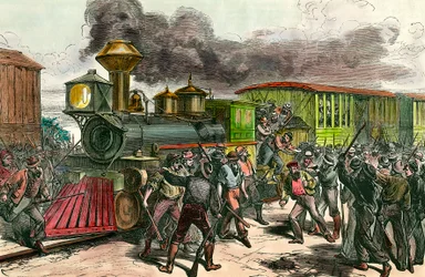 Sciopero sulla linea ferroviaria che collega Baltimora, Ohio. I lavoratori inseguono i conducenti e gli ingegneri da un treno diretto a Baltimora. 1877, incisione del 19° secolo Collezione privata