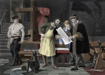 Storia della stampa: prima prova della Bibbia stampata dalla pressa di Johannes Gutenberg (1400-1468) rappresentato con Johann Fust (1400-1466) - 1453 La prima prova di stampa dalla pressa di Gutenberg