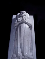 Giacente della suora Bianca di Francia (1313-1358). Scultura della tomba realizzata nel 1393. Basilica di Saint Denis