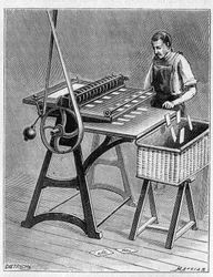 Fabbricazione di carte da gioco con metodi antichi. Decoupage di carte da gioco. Incisione del 1893
