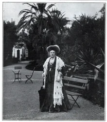 Ritratto di Madame Juliette Adam (nata Lambert) (1836-1936), scrittrice, polemista e femminista francese a Nizza nel 1905