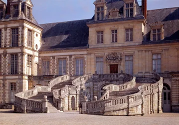 Architettura rinascimentale: la grande scala del castello di Fontainebleau