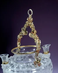 Manico di vaso in cristallo di rocca rappresentante l