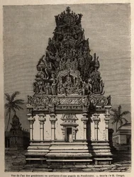 Veduta di uno dei gombroon o portici di una pagoda di Pondicherry (India)