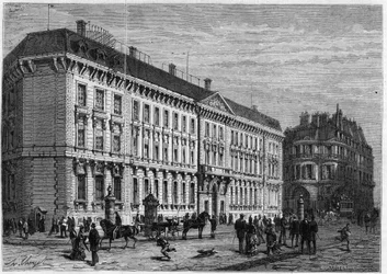 Vista della facciata della Banque de France costruita da Gabriel Cretin (1812-1883) a Parigi, rue Croix des petits champs.