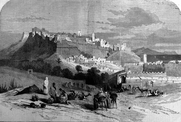 Veduta della città fortificata di Tangeri e della costa, Marocco. Incisione del 1868