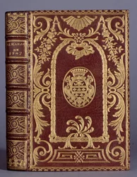 Copertina del libro, rilegatura con ornamenti vari agli stemmi della famiglia Cotte di un almanacco del 1747. Parigi, Arti Decorative