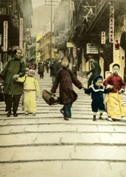 Bambini in Pottinger Street a Hong Kong nel 1890