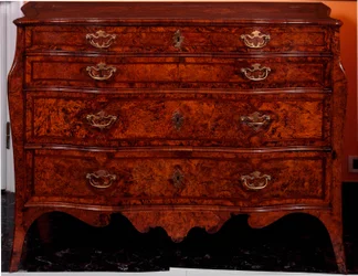Mobile: cassettone in legno di cedro. 1735-1745 circa. Collezione privata