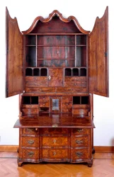 Arredamento: trumeau in palissandro. Circa 1735. Dim. 257x130x61 cm Collezione privata