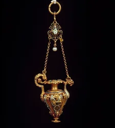 Pendente in oro smaltato a forma di urna