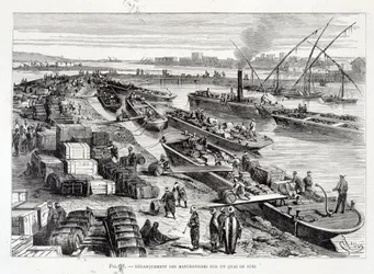 Sbarco di merci su un molo nel Canale di Suez