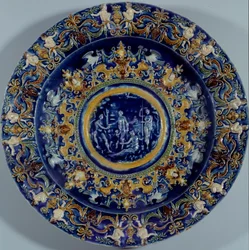 Grande piatto in maiolica policroma con rappresentazione del Giudizio di Paride