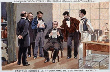 Louis Pasteur, uno scienziato francese (1822-1895), indicò il programma del suo futuro lavoro, circondato da collaboratori - etichetta pubblicitaria di cioccolato di Aiguebelle, v. 1895