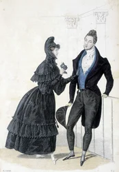 Tavola illustrativa della moda maschile e femminile degli anni 1830. La donna indossa un abito con cappuccio e tiene in mano una maschera da ballo.