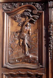 Il martirio di San Sebastiano, dettaglio della porta di legno scolpita della chiesa dell