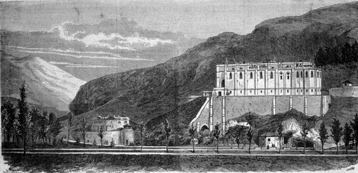 Vista della chiesa in costruzione vicino alla grotta miracolosa di Lourdes nei Pirenei Alti dove la Vergine apparve a Bernadette Soubirous (1844-1879) nel 1858, attuale luogo di pellegrinaggio. Incisione del XIX secolo
