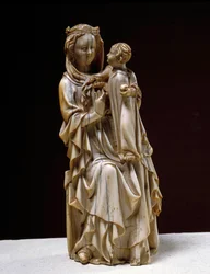 Vergine con Bambino. Scultura in avorio del XIV secolo.