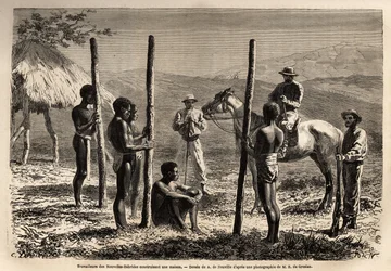 Lavoratori delle Nuove Ebridi (o dal 1980, la Repubblica di Vanuatu, un arcipelago melanesiano a nord della Nuova Caledonia), che costruiscono una casa, che l