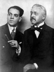 Heitor Villa-Lobos (1887-1959), compositore brasiliano, con il compositore francese Florent Schmitt (1870-1958)