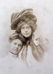 Natalie Clifford Barney e Renee Vivien, Francia, c.1900